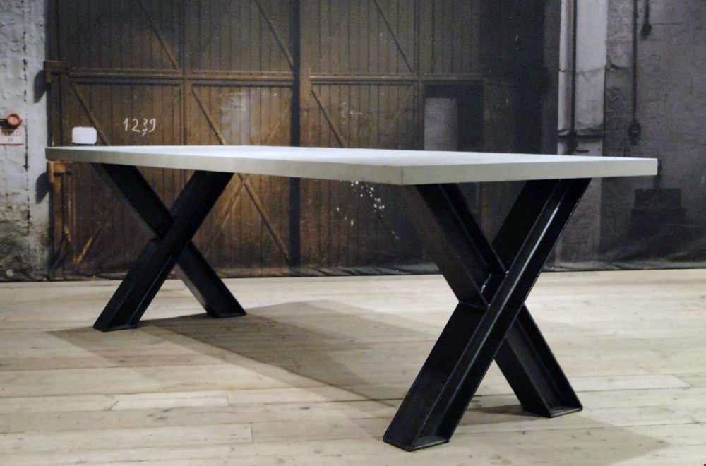 Loodzwaar maar prachtig: een tafel van beton Loodzwaar maar prachtig: een tafel van beton